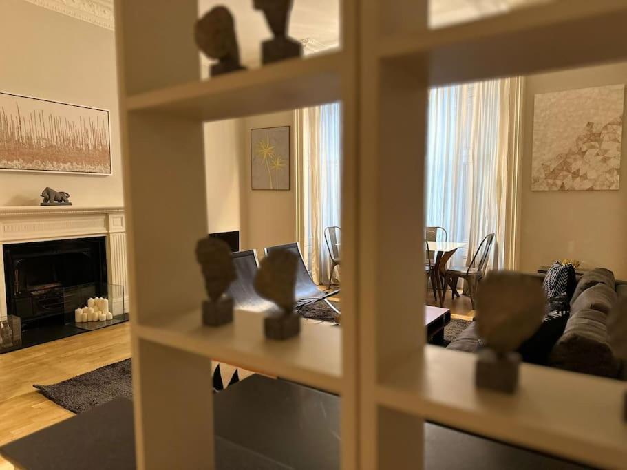 Stunning 2 Bed/2Bath Flat In Heart Of Kensington Apartment Лондон Екстериор снимка