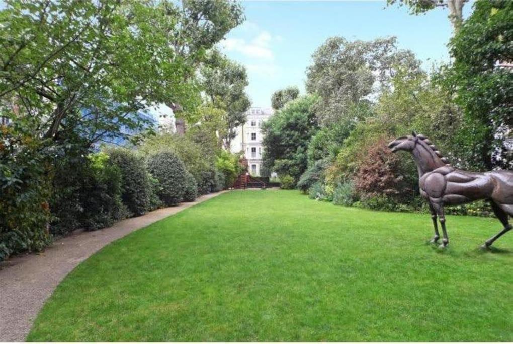 Stunning 2 Bed/2Bath Flat In Heart Of Kensington Apartment Лондон Екстериор снимка