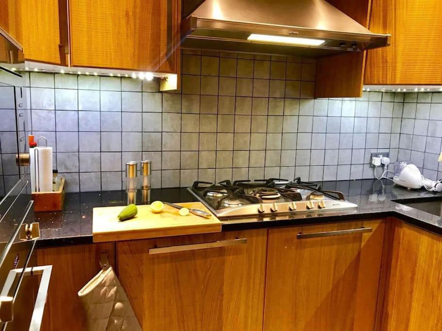 Stunning 2 Bed/2Bath Flat In Heart Of Kensington Apartment Лондон Екстериор снимка
