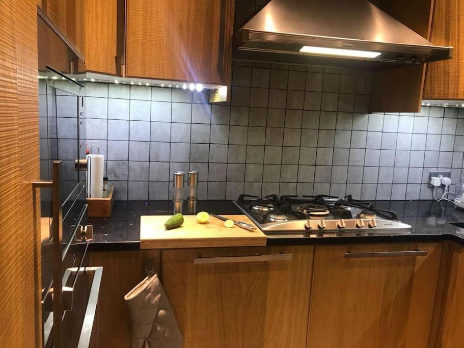 Stunning 2 Bed/2Bath Flat In Heart Of Kensington Apartment Лондон Екстериор снимка