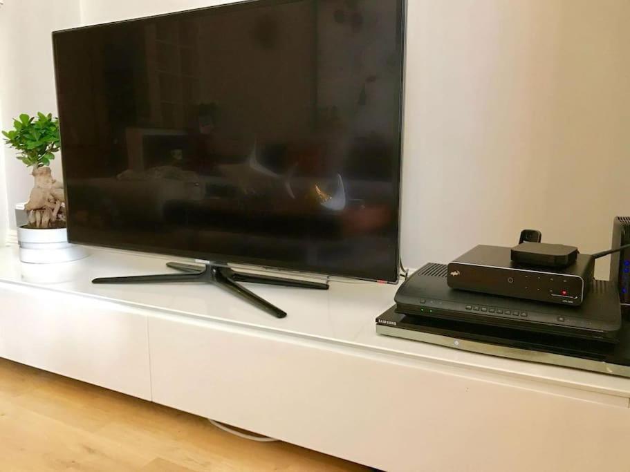 Stunning 2 Bed/2Bath Flat In Heart Of Kensington Apartment Лондон Екстериор снимка
