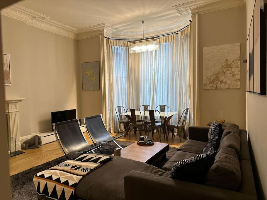 Stunning 2 Bed/2Bath Flat In Heart Of Kensington Apartment Лондон Екстериор снимка